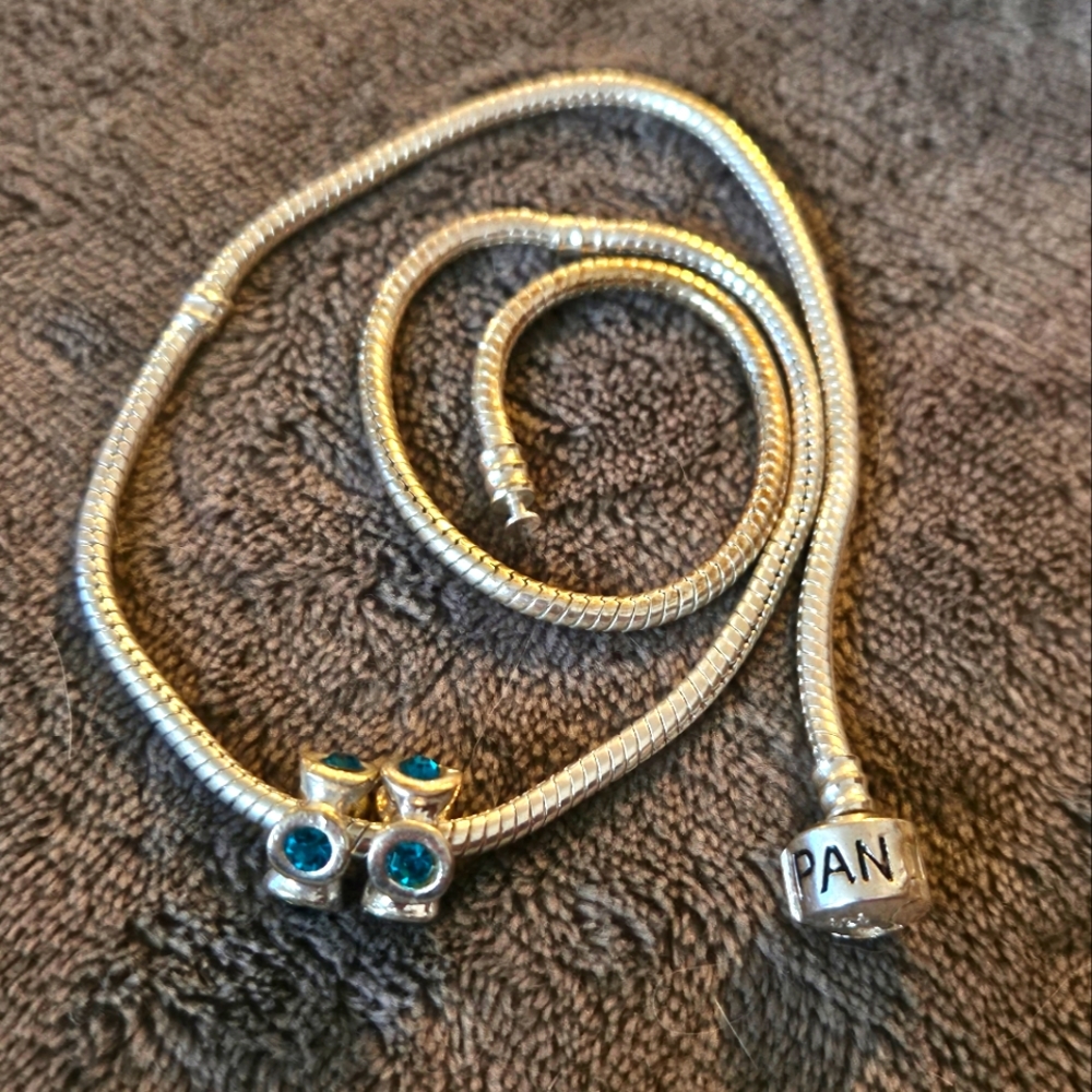 ⚠️Free bundle item- 2 blue gem silver spacer beads